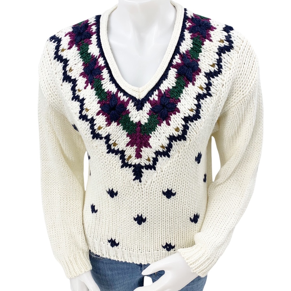 Vintage V-Neck Sweater Creamy White with Floral Detail Knitted by Hand,Currants - Picture 6 of 16